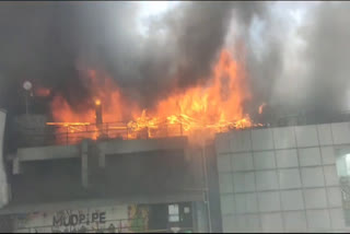 Fire in Bengaluru pub  man to jumps to his death  ബെംഗളൂരു തീപിടിത്തം  Bengaluru pub on fire  Stranded man jumps to death  Bengaluru news  fire Accident bengaluru