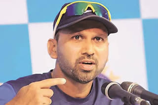 India's bowling coach Paras Mhambrey has stated that the Indian team will not change winning combination going into the upcoming games as they want to carry forward the winning momentum in to the tournament.