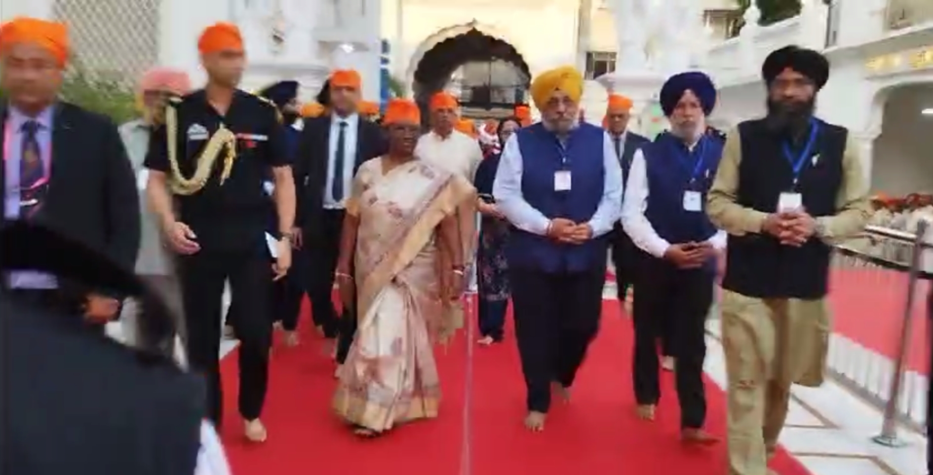 president-draupadi-murmu-pays-obeisance-at-patna-sahib-gurudwara