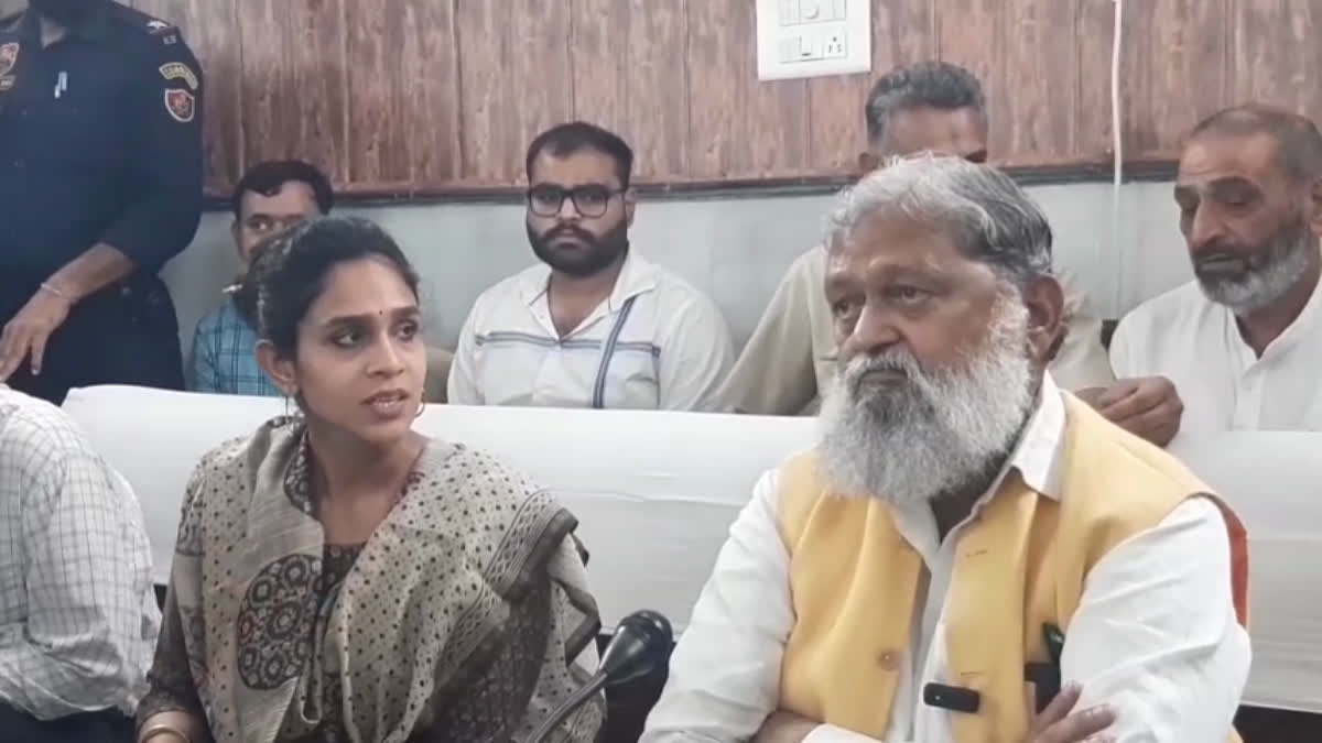 Anil Vij Angry on officers