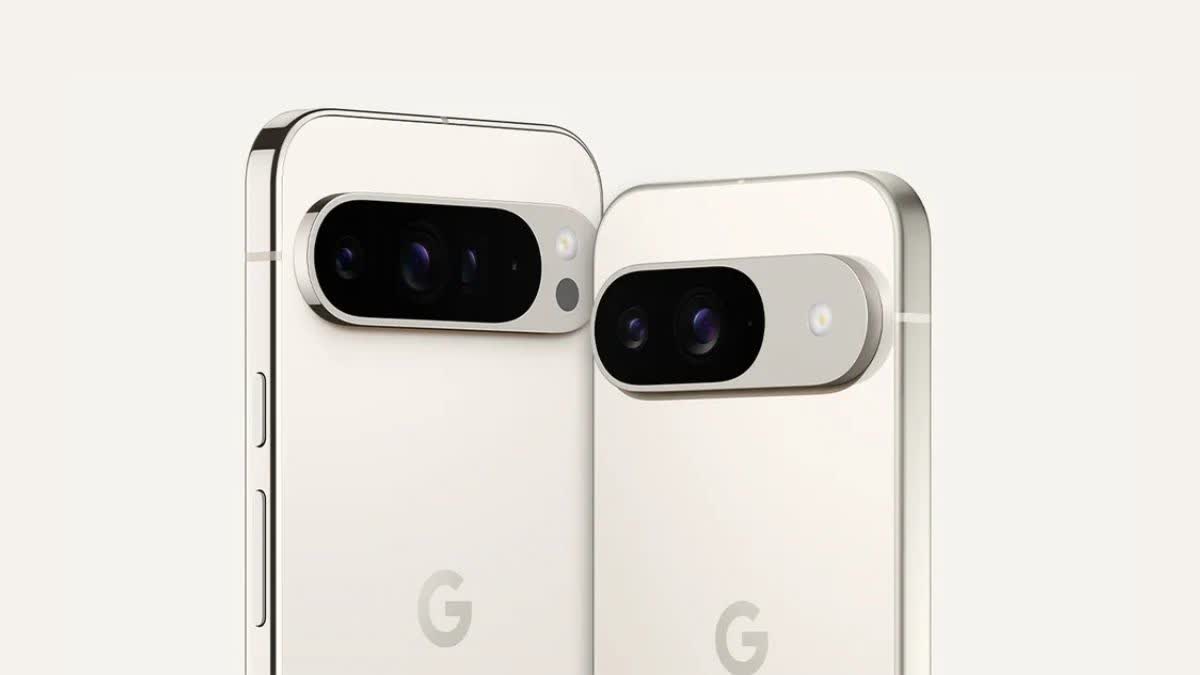 Google Pixel 9 Pro (left) and Pixel 9 (right)