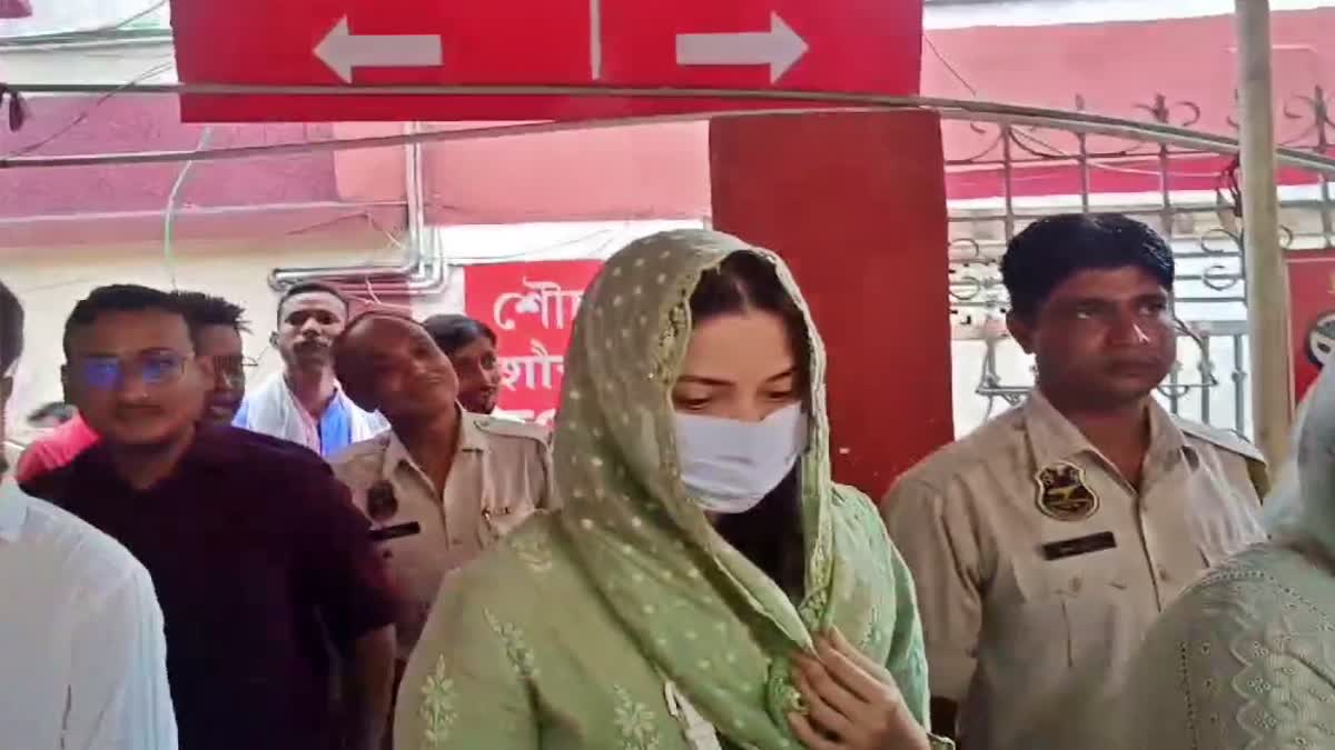 actor Tamannaah Bhatia visits maa kamakhya temple with parents after questioned by ED