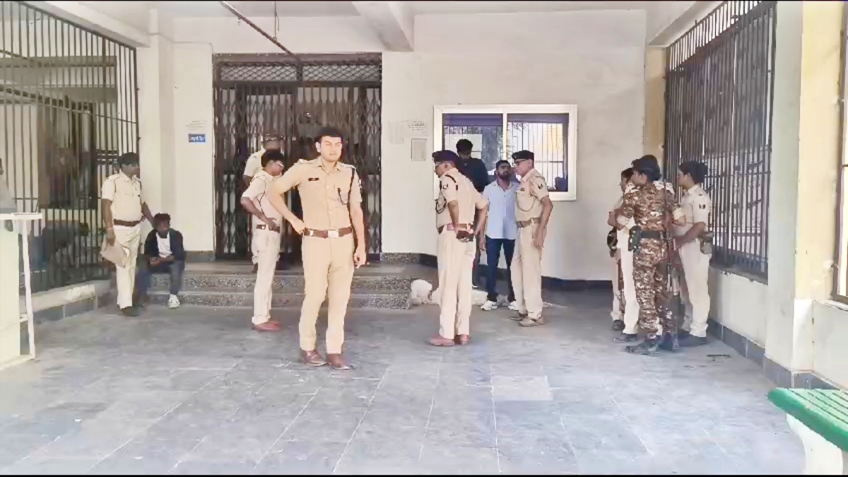 Firing in Gopalganj court campus