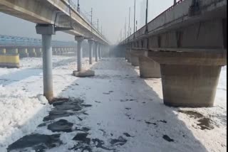 toxic-foam-seen-floating-on-the-yamuna-river-