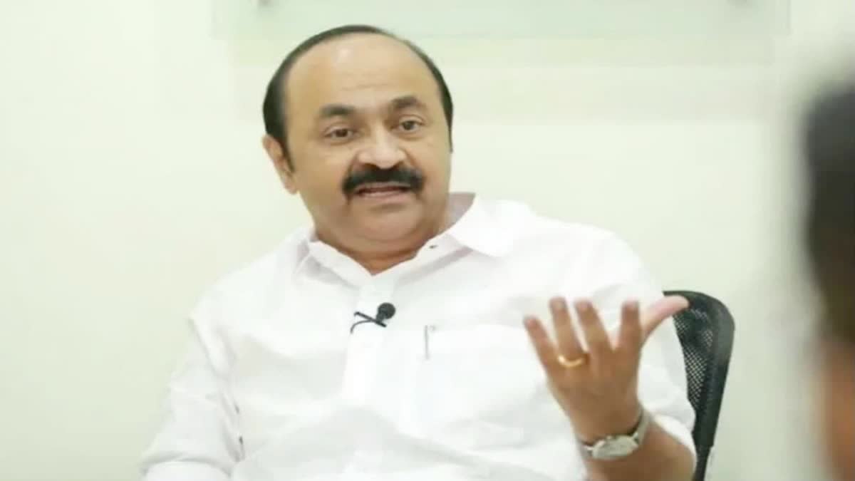 VD Satheesan Criticized Navakerala Sadas  VD Satheesan About CM And Ministers In Kerala  നവകേരള സദസ്  Navakerala Sadas  Navakerala Sadas kasaragod  ആഢംബര യാത്ര  വിഡി സതീശന്‍  പ്രതിപക്ഷ നേതാവ്  പ്രതിപക്ഷ നേതാവ് വിഡി സതീശന്‍  പിആര്‍എസ് വായ്‌പ  സര്‍ക്കാറിന്‍റെ ആഢംബര യാത്ര