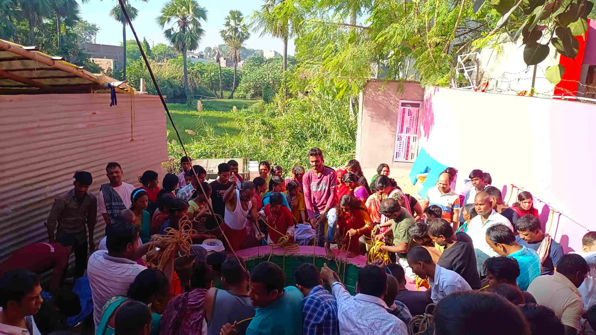 शेखपुरा स्थित दाल कुआं की पानी से सैकड़ों लोग बनाते है खरना का प्रसाद