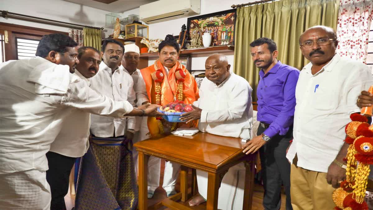 Ashok was blessed by JDS leader Deve Gowda