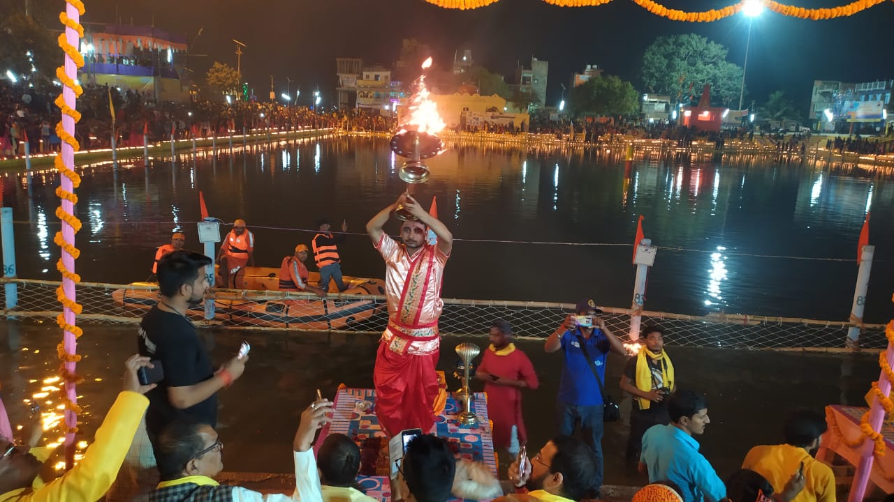 आरती कार्यक्रम का आयोजन.