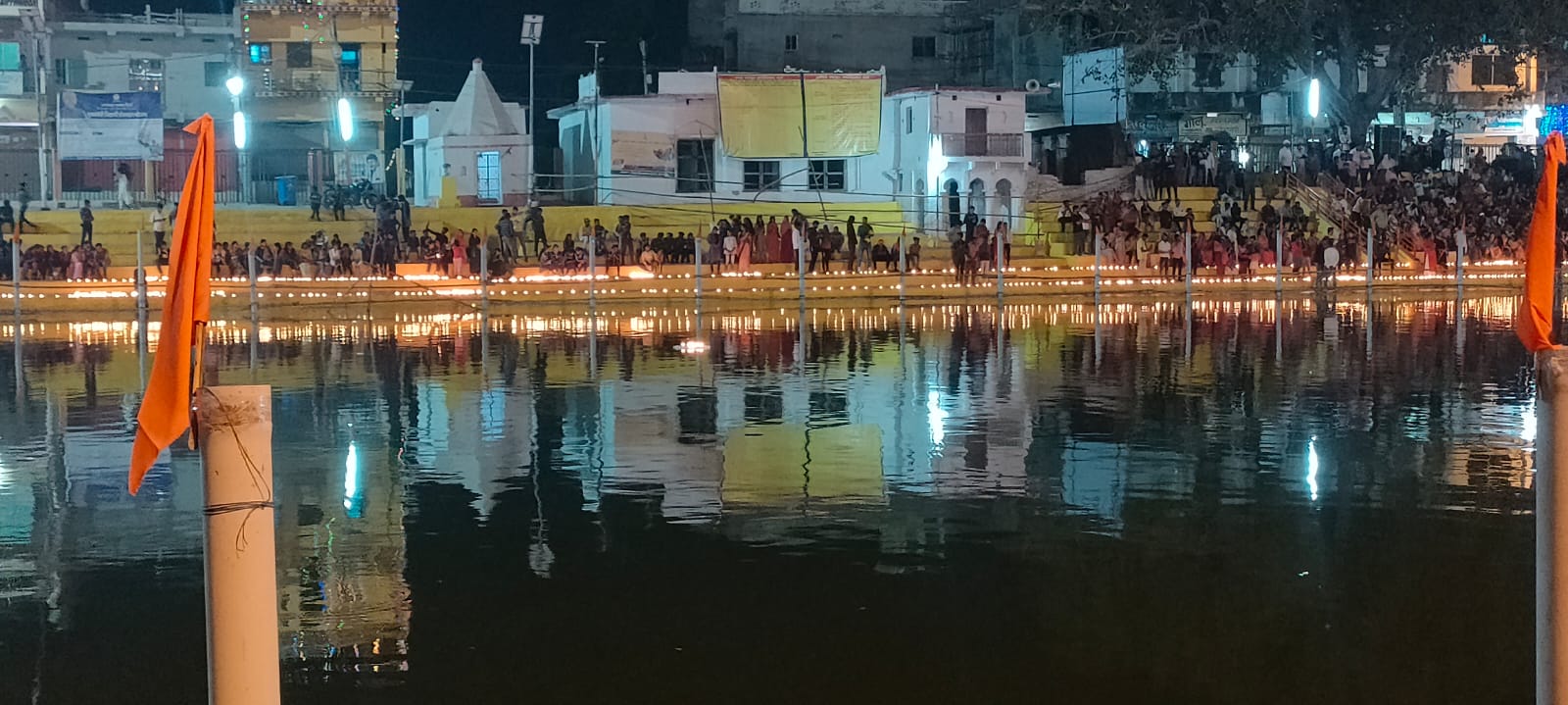 शुक्रवार की शाम आरती कार्यक्रम का आयोजन हुआ