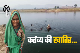 Voting by crossing Sindh river in Shivpuri