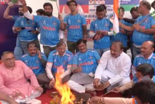 Fans offer prayer for team Indias victory