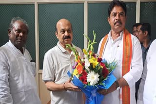 R Ashok meets former CM Bommait