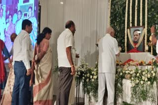 B S Yediyurappa in D B Chandregowda's post death rituals