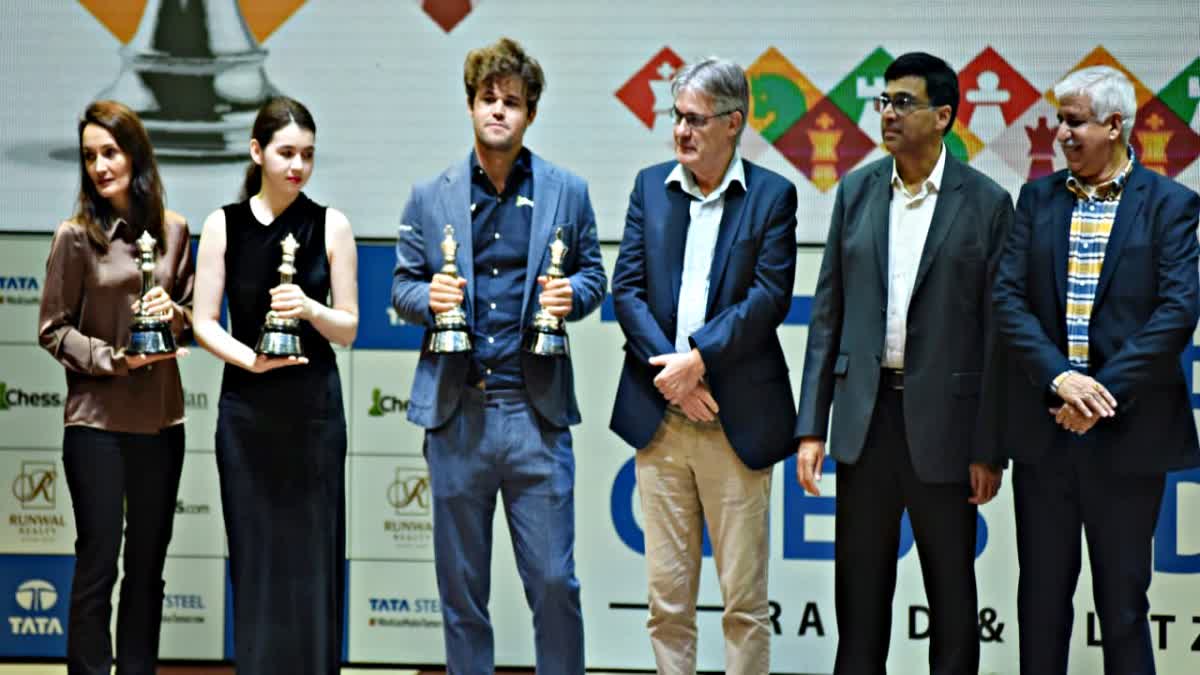 MAGNUS CARLSEN WINS BLITZ TITLE