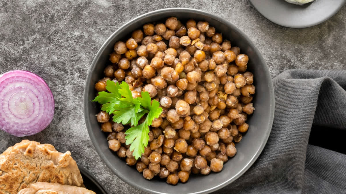 Boiled kala chana chaat makes for a healthy snack