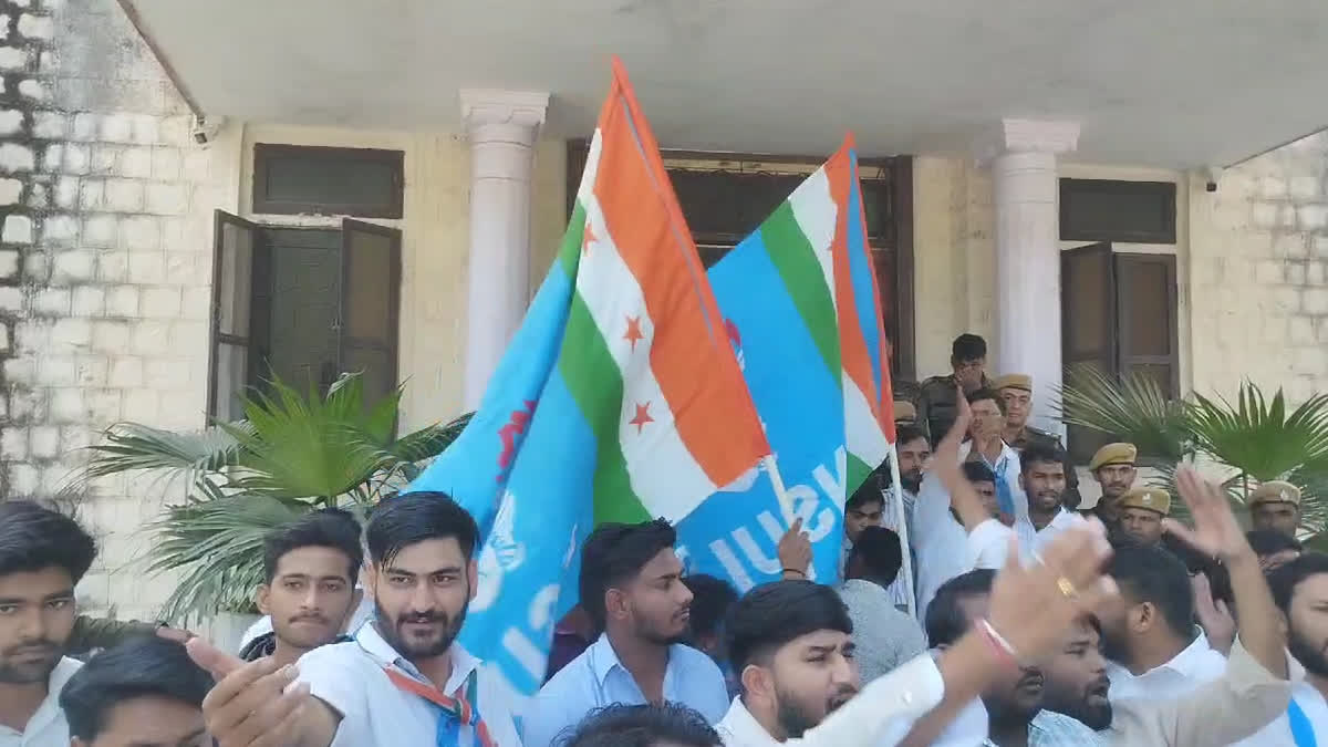 NSUI gheraoed VC in Jaipur