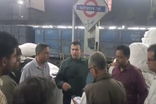 Senior DCM inspected Bhopal Railway Station