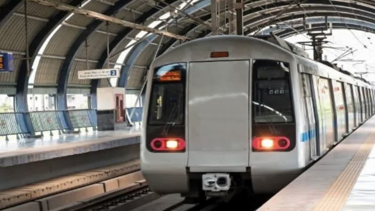 IIT student jumps in front of metro in Delhi