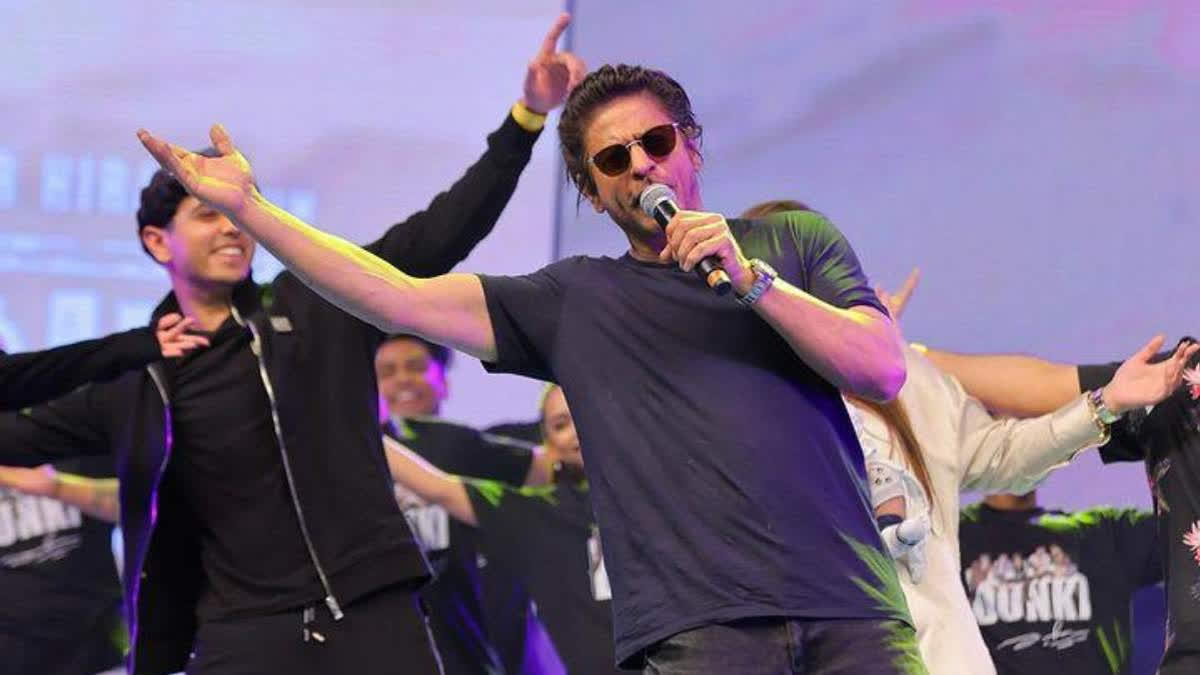 Shah Rukh Khan makes fans swoon at Dunki Dubai promotions