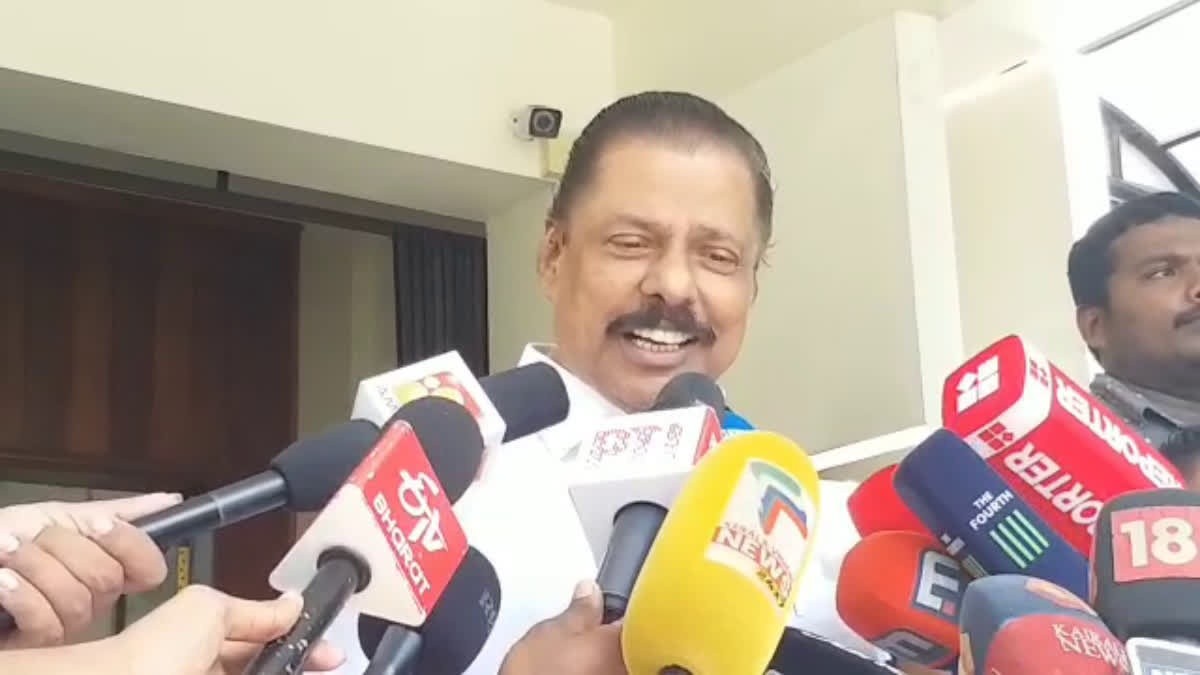 MV Govindan against governor  ഗവർണർക്കെതിരെ ആഞ്ഞടിച്ച്‌ എംവി ഗോവിന്ദൻ  സിപിഎം സംസ്ഥാന സെക്രട്ടറി എം വി ഗോവിന്ദൻ  CPM State Secretary MV Govindan  Arif Mohammed Khan  ആരിഫ് മുഹമ്മദ് ഖാൻ  Sfi Protest Against Governor  ഗവര്‍ണര്‍ക്കെതിരെ എസ്എഫ്ഐ  ഗവര്‍ണര്‍ക്കെതിരെ ബാനര്‍  കാലിക്കറ്റ് യൂണിവേഴ്‌സിറ്റിയില്‍ SFI പ്രതിഷേധം  SFI Banner Against Arif Mohammed Khan