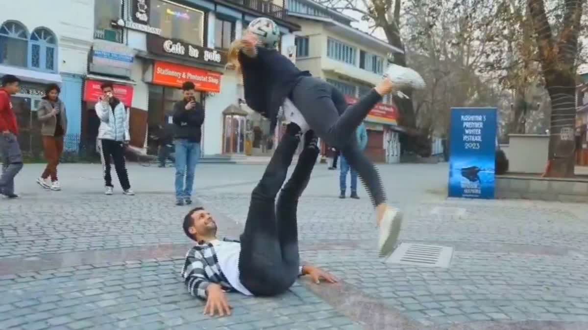 world-famous-freestyle-footballers-performing-in-kashmir