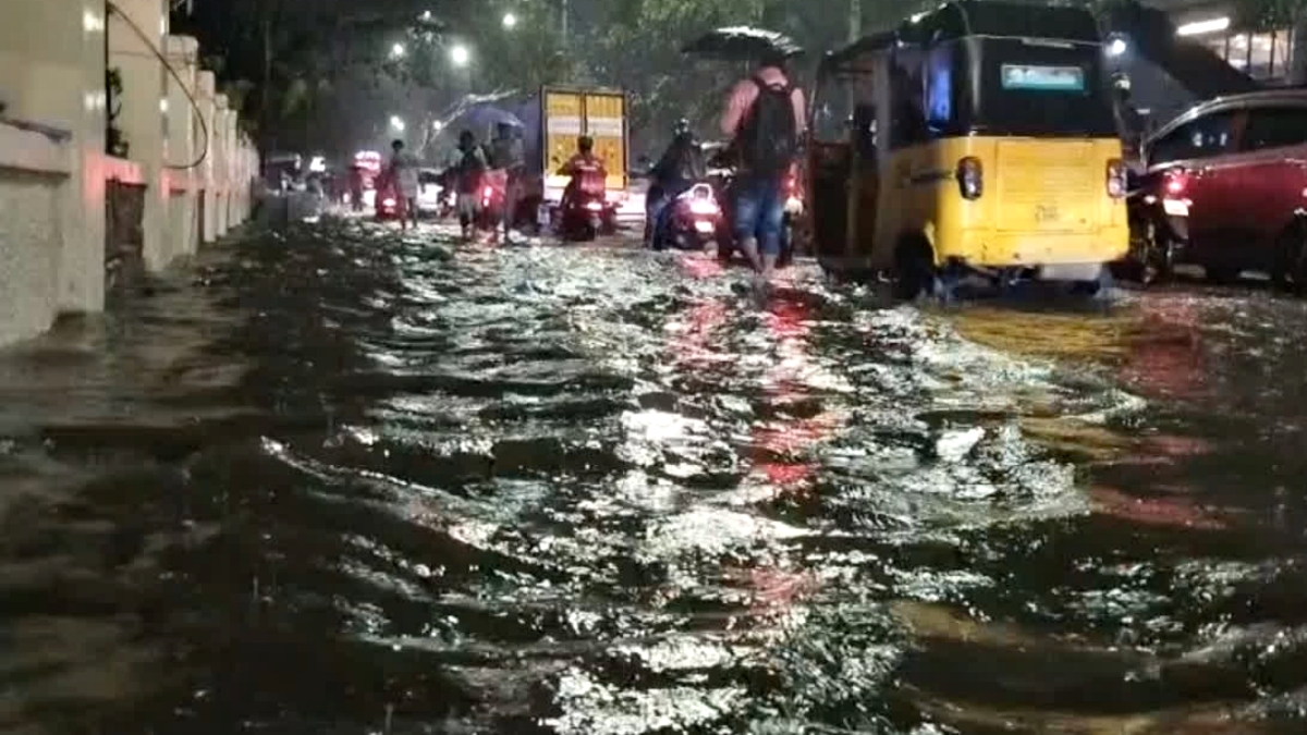 আবতৰীয়া বৰষুণত বিপৰ্যস্ত তামিলনাডুৰ জনজীৱন