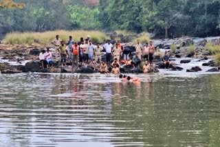 Shalmala river in Karnataka  drown death  drown death in Shalmala river  വിനോദയാത്രക്കെത്തിയ അഞ്ച് പേർ മുങ്ങിമരിച്ചു  Five of family on picnic drowned in Shalmala river  Sahasralinga  Shalmala river tourist place in Karnataka  മുങ്ങിമരിച്ചു  വിനോദ സഞ്ചാരികള്‍ മുങ്ങിമരിച്ചു  Tourists drowned