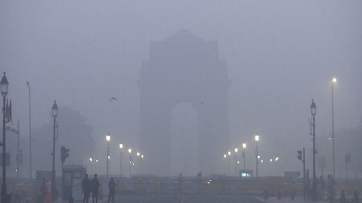 delhis-air-quality-severe-at-442-temperature-drops