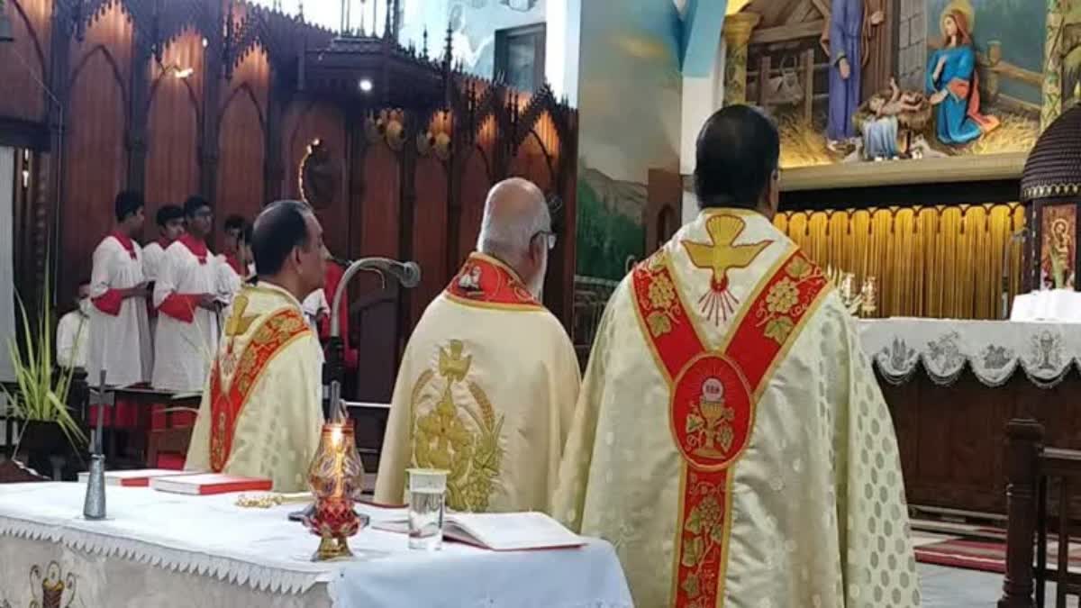 ANGAMALY DIOCESE  FR VARGEES MANAVALAN  Disciplinary Action Against Priests  അങ്കമാലി വൈദികര്‍ക്ക് സസ്‌പെന്‍ഷന്‍