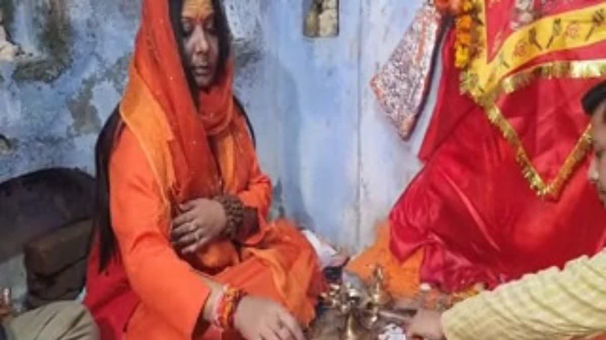 संभल में साध्वी गीता प्रधान ने कार्तिकेय महादेव मंदिर में की पूजा.