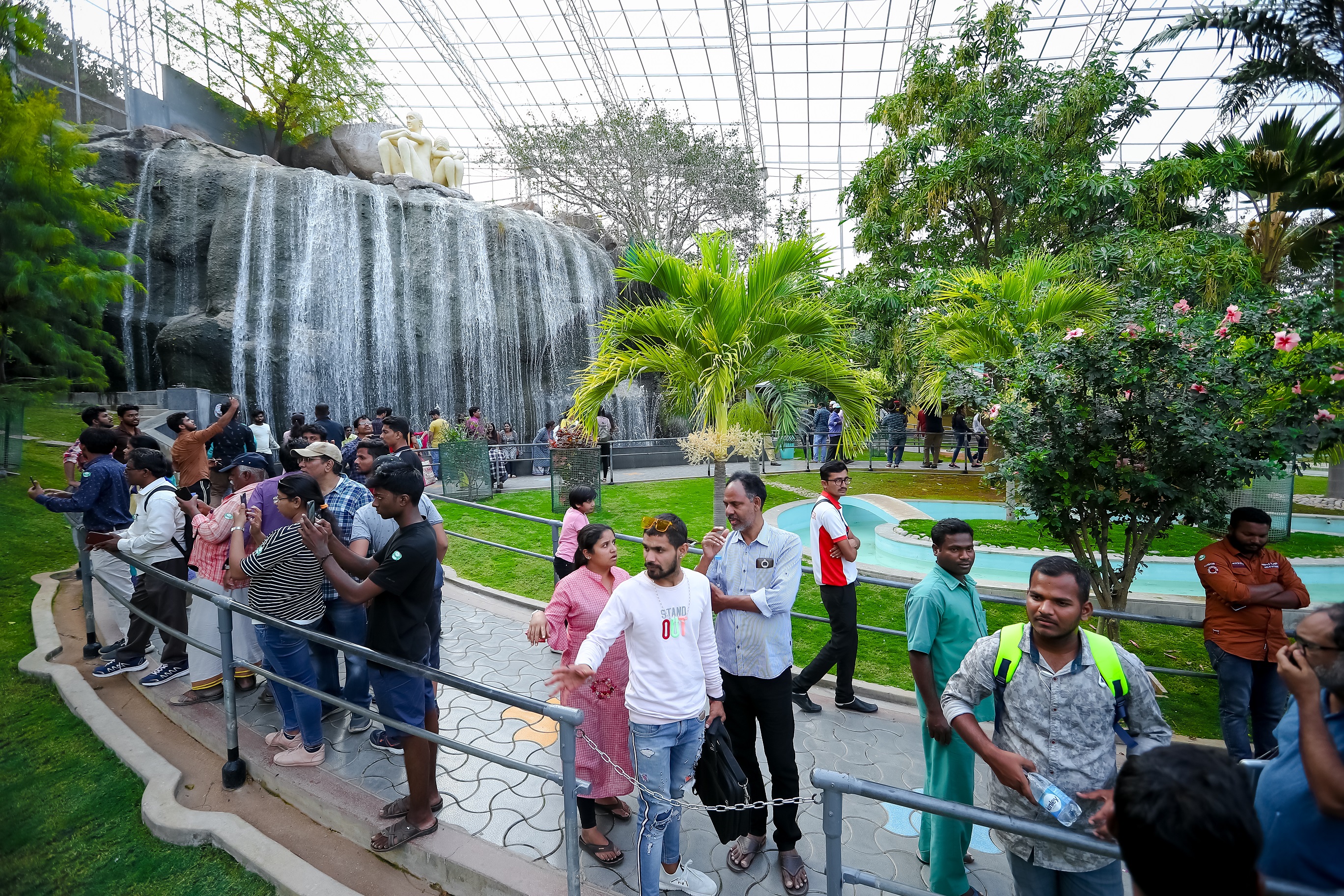 Ramoji Film City Winter Fest: From December 19 to January 19, enjoy dazzling attractions like a glow garden, carnival parades, and immersive filmmaking experiences.