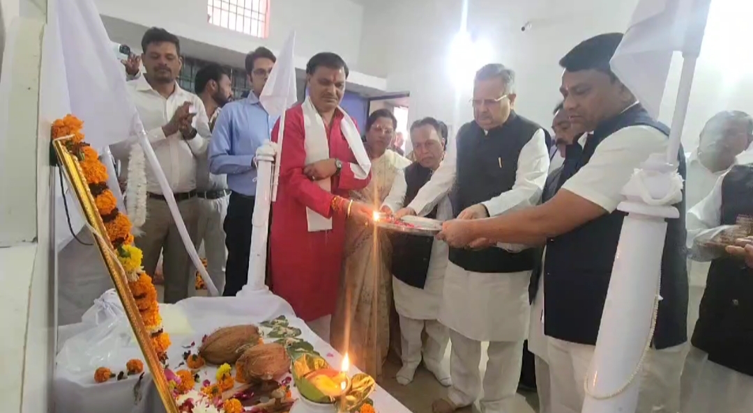 Raman Singh praised work of CM