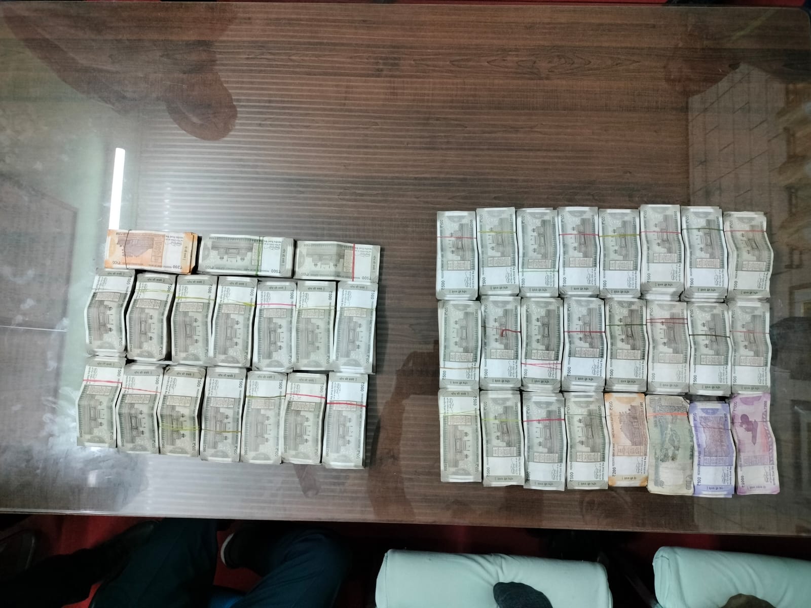 18 lakh cash recovered from the bag of father and son at Gaya railway station