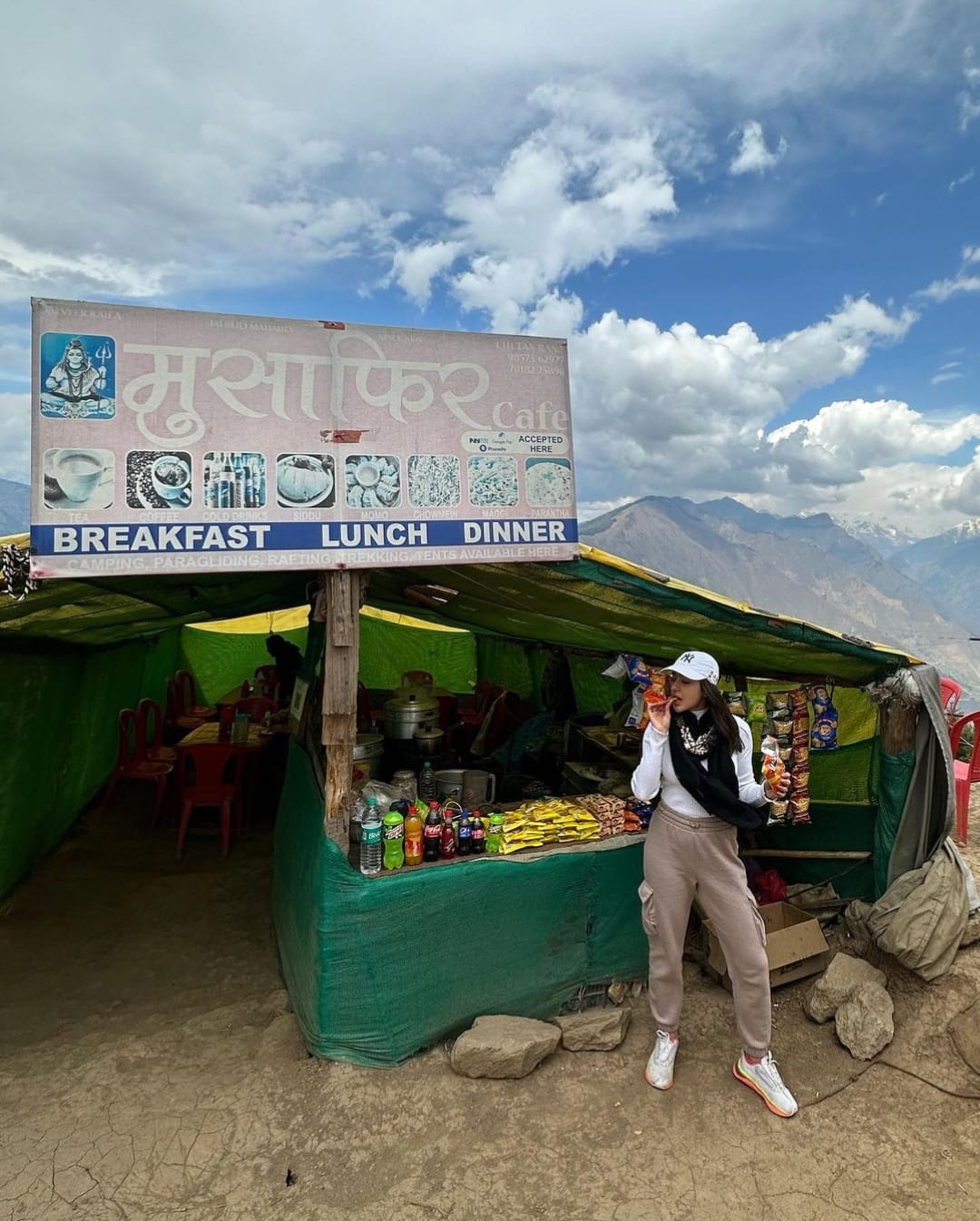 bollywood-actress-sara-ali-khan-in-kullu-actress-sara-ali-khan-in-himachal-sara-ali-khan-at-bijli-mahadev-temple-kullu