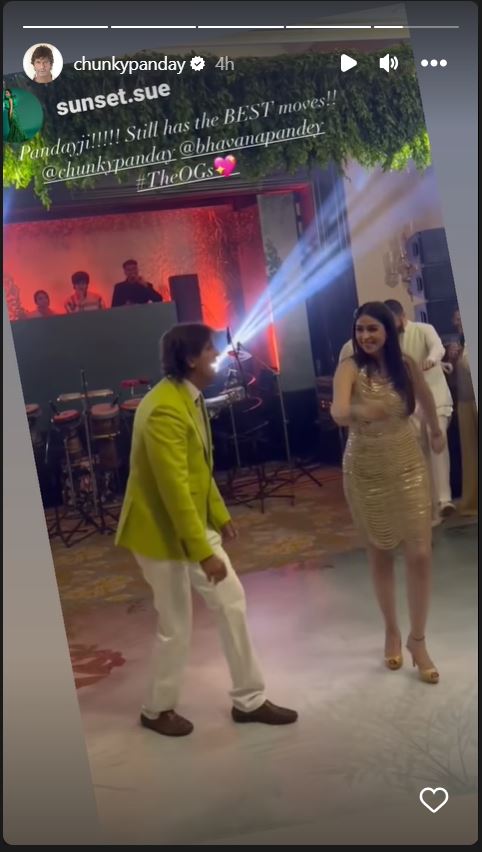 the 'Aankhen' actor can be seen dancing with his wife Bhavana Pandey to the song 'O Lal Dupatte Waali'