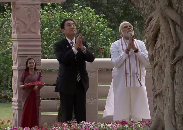 PM Modi and Japanese PM Kashida worship the Bal Bodhi tree at Buddha Jayanti Park in Delhi