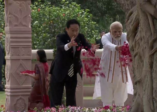 PM Modi and Japanese PM Kashida worship the Bal Bodhi tree at Buddha Jayanti Park in Delhi