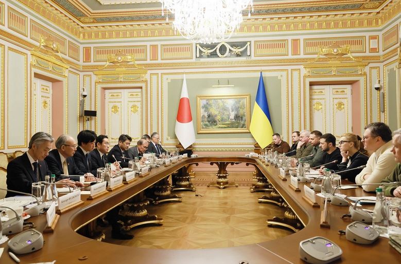 Japanese PM meets with Ukrainian President in Kyiv, emphasis on increasing bilateral relations