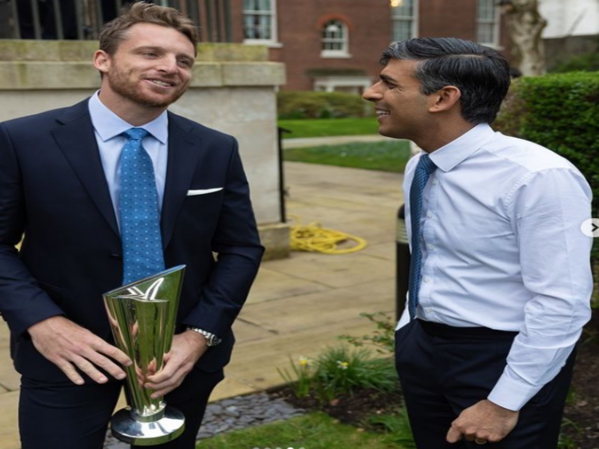 UK PM Rishi Sunak plays garden cricket with England Team T20 World Cup 2022 champion