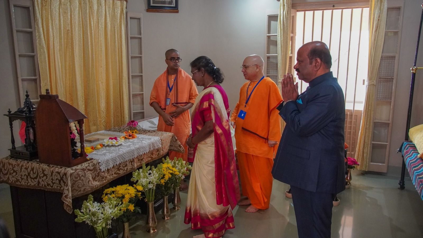 President Droupadi Murmu in Kolkata