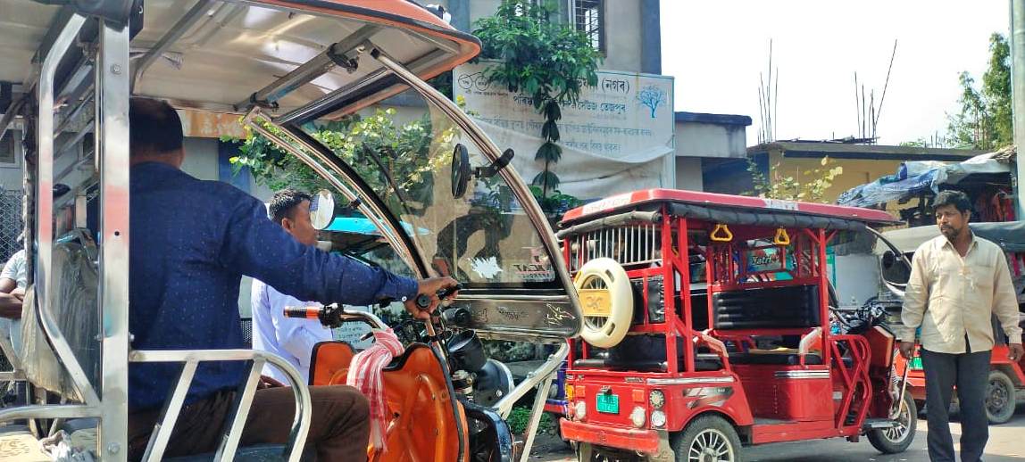 E rickshaws now becoming a traffic burden in Tezpur