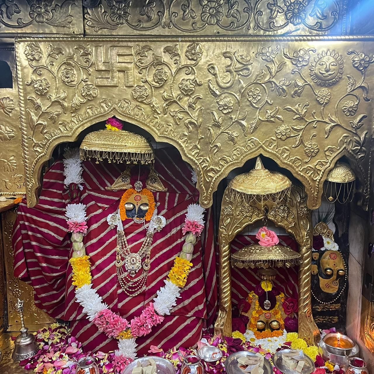 श्री नैना देवी मंदिर का गर्भ गृह