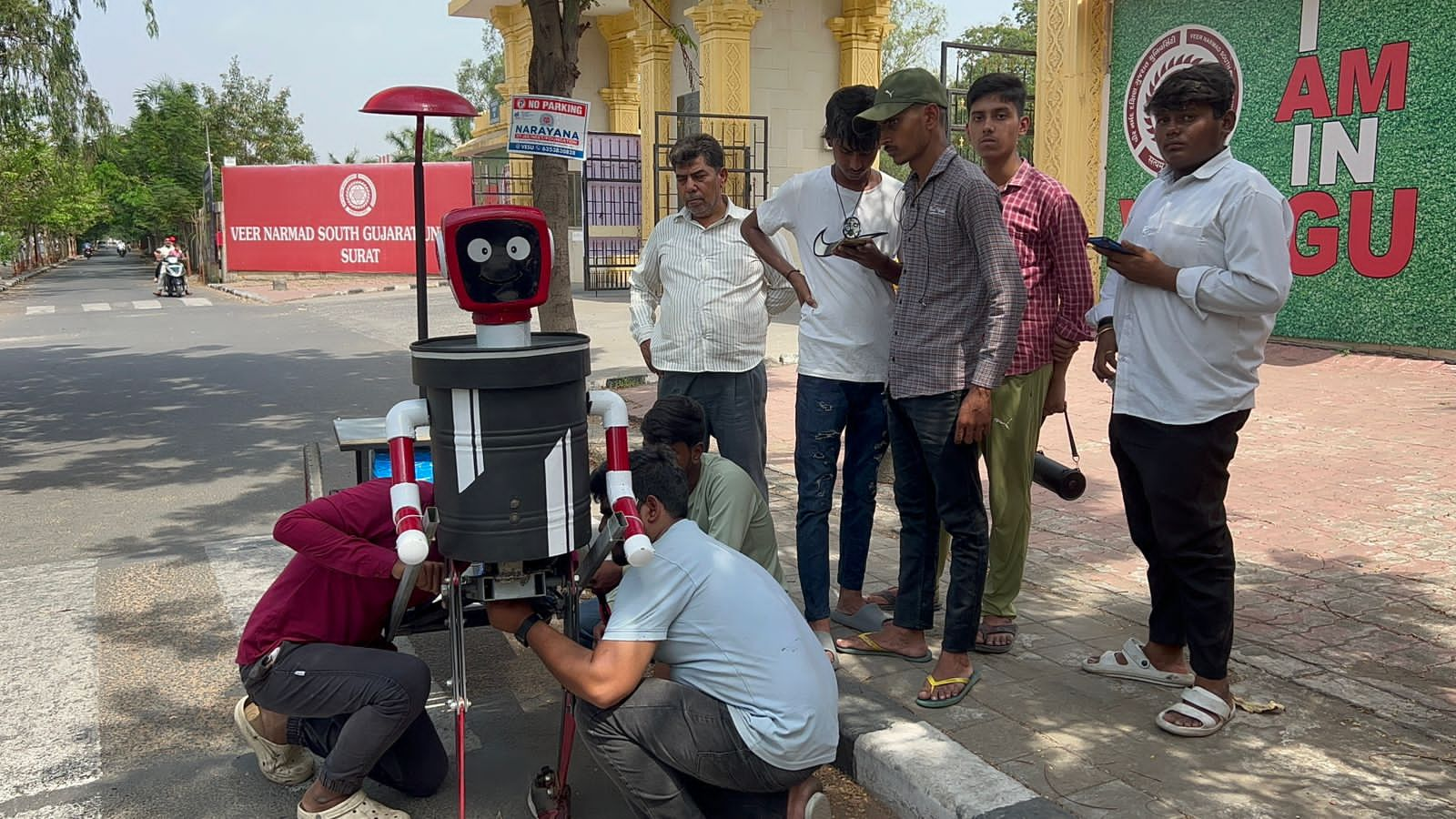 હ્યુમન રોબોટમાં એન્જિનિયરિંગના વિદ્યાર્થીઓએ જુના પાર્ટ વાપર્યા