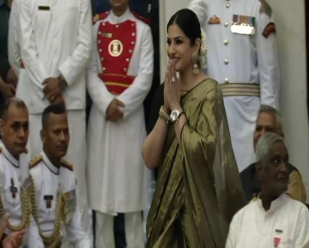 Raveena Tandon receives Padma Shri from President Murmu