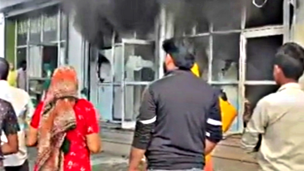 fire in rewari clothes show room