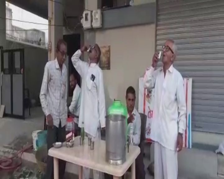 લીમડાના રસના ઘુંટ