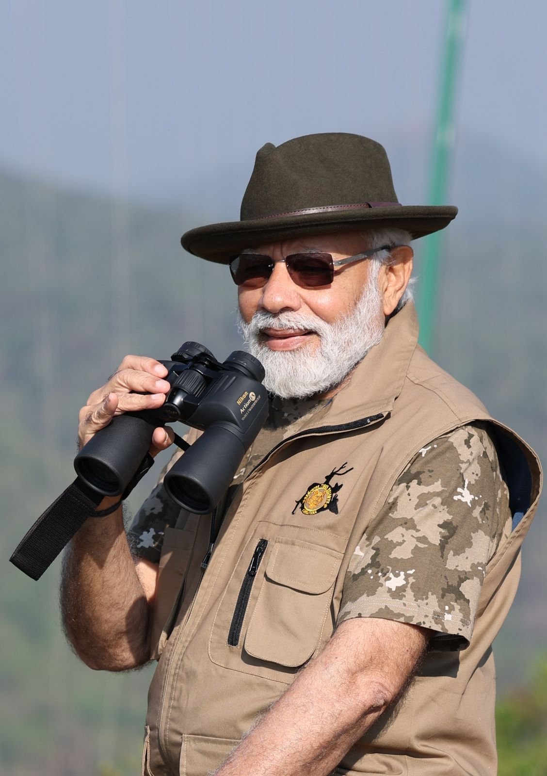 PM NARENDRA MODIS DASHING LOOK ON JUNGLE SAFARI HOT TOPIC ON SOCIAL MEDIA