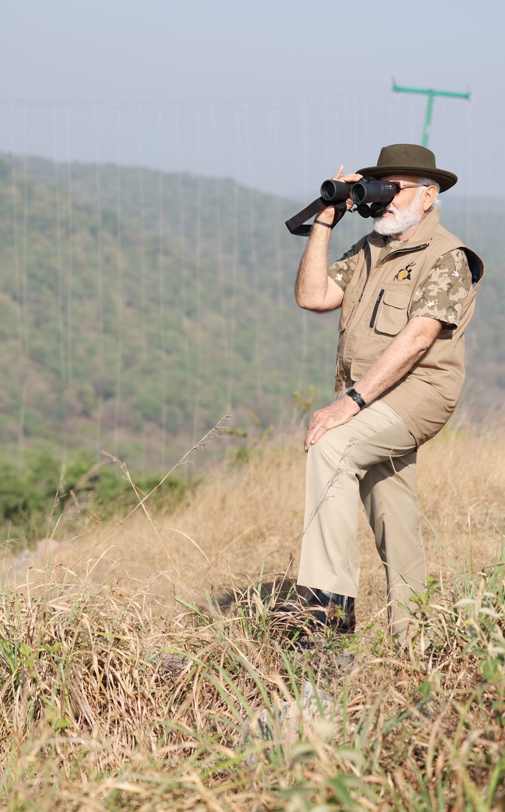 PM NARENDRA MODIS DASHING LOOK ON JUNGLE SAFARI HOT TOPIC ON SOCIAL MEDIA