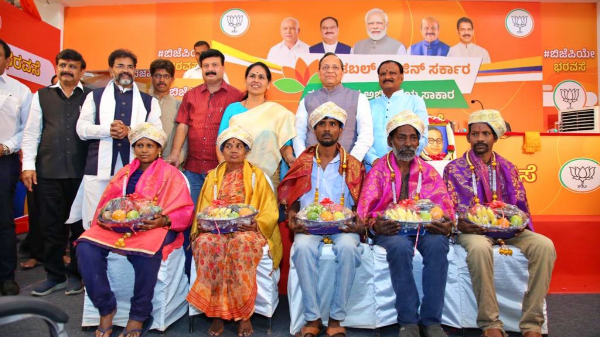 The civic workers were felicitated and honored by the state BJP.