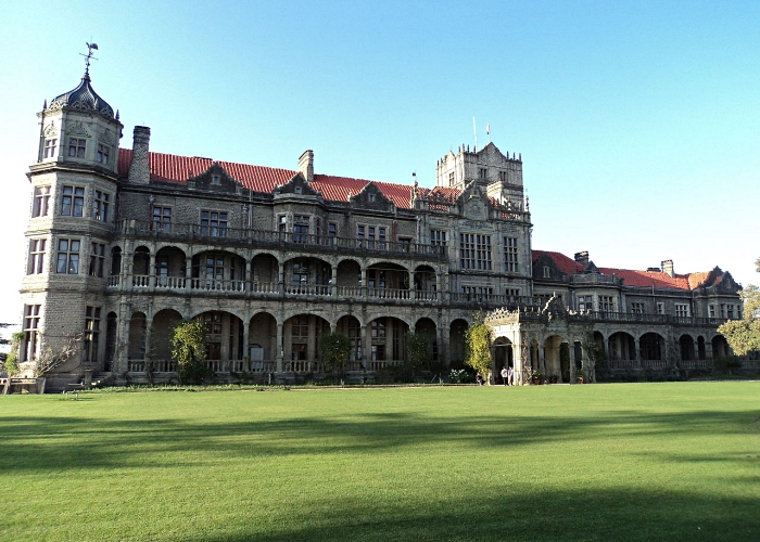 शिमला में स्थित है भारतीय उच्च अध्ययन संस्थान.